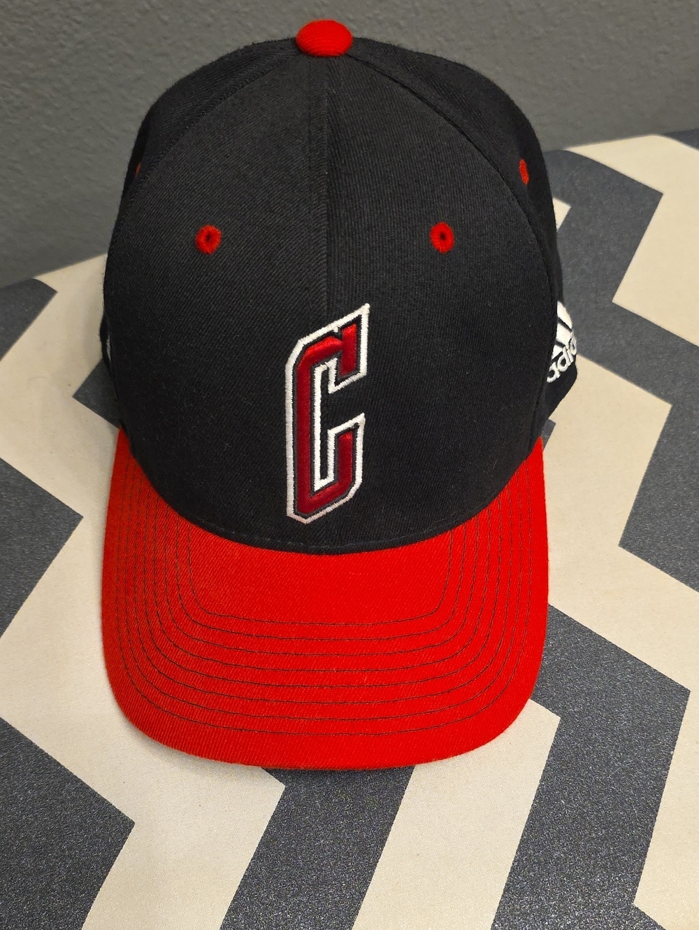 adidas Chicago Bulls Mens Black and Red Baseball Cap with Embroidered C